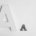 Symbolbild Typografie: 2 Buchstaben auf weißem Hintergrund